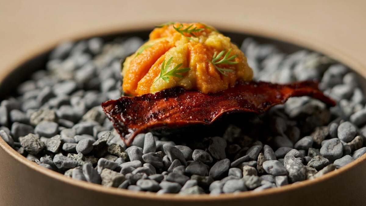 【微風獨家迎賓酒】EMBERS-春夏套餐蔬食料理限定NT4,950。