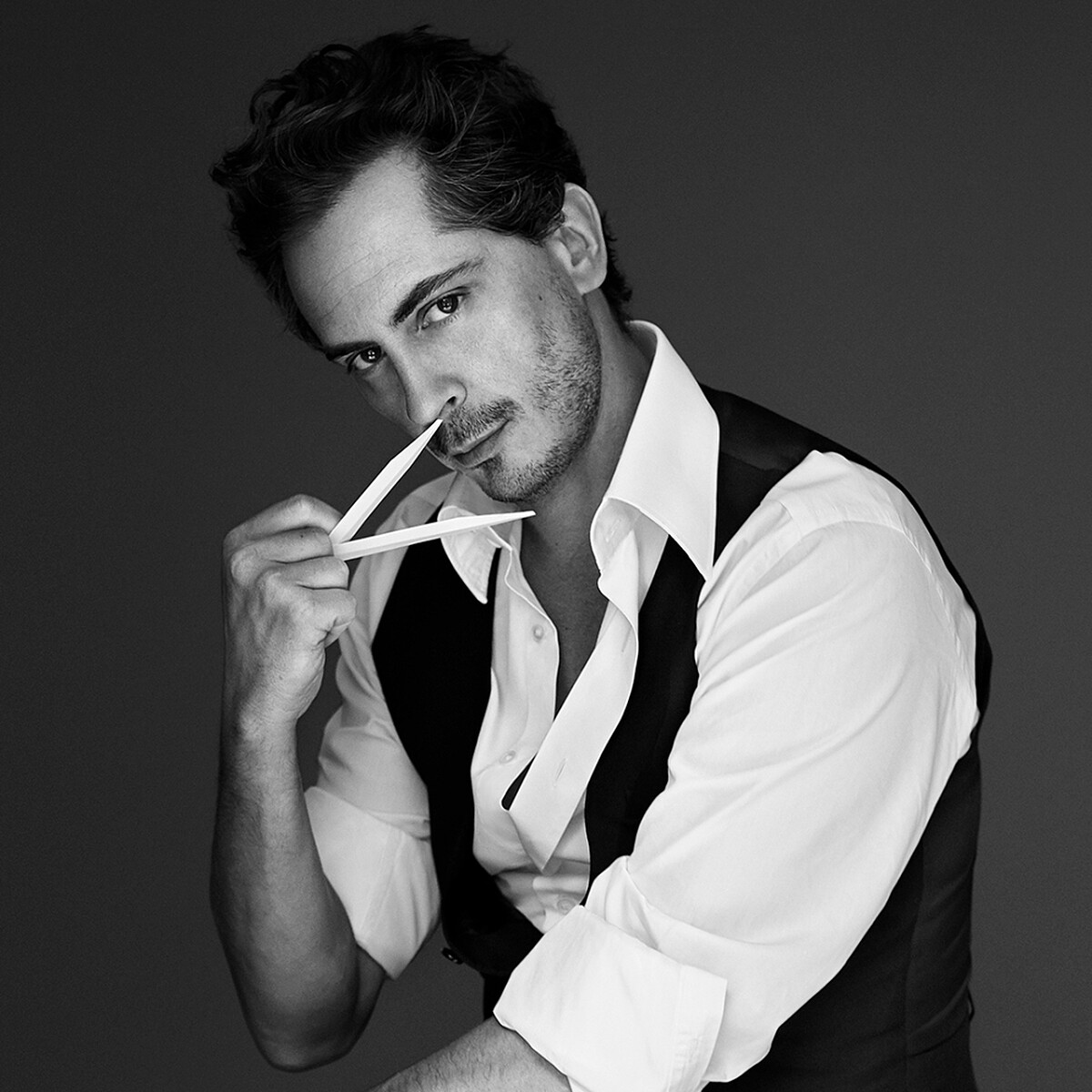 Kilian Hennesy形象照。