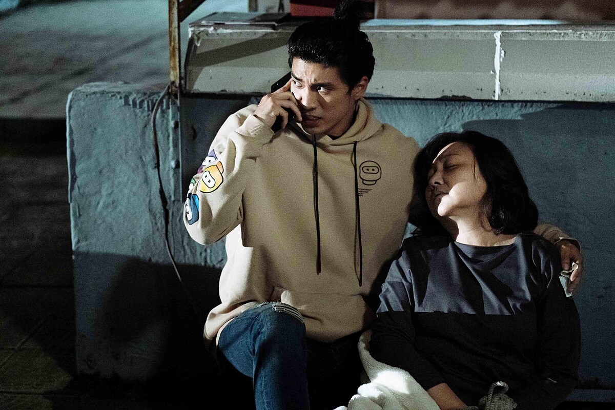 《地獄里長》林哲熹（左）劇中終於找到神秘失蹤已久的鄭怡