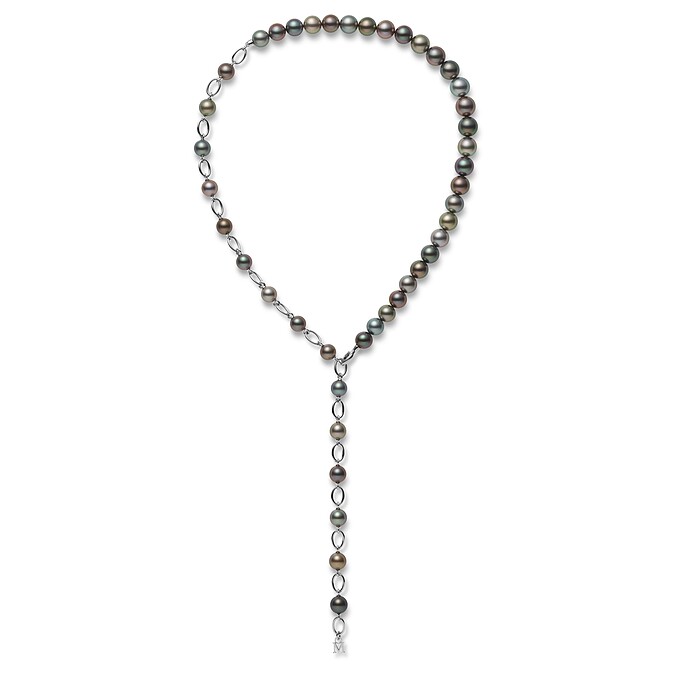 M Code Libert&eacute;系列黑珍珠項鍊。純銀鍍銠鏈結，搭配黑珍珠(珍珠尺寸約8.00-11.00mm) 參考價格NT$ 375,000