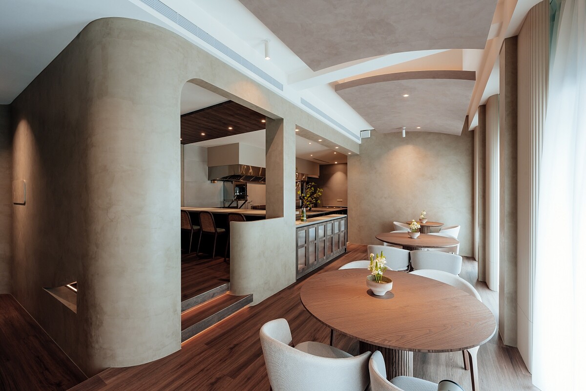 圓桌區則高雅溫馨。