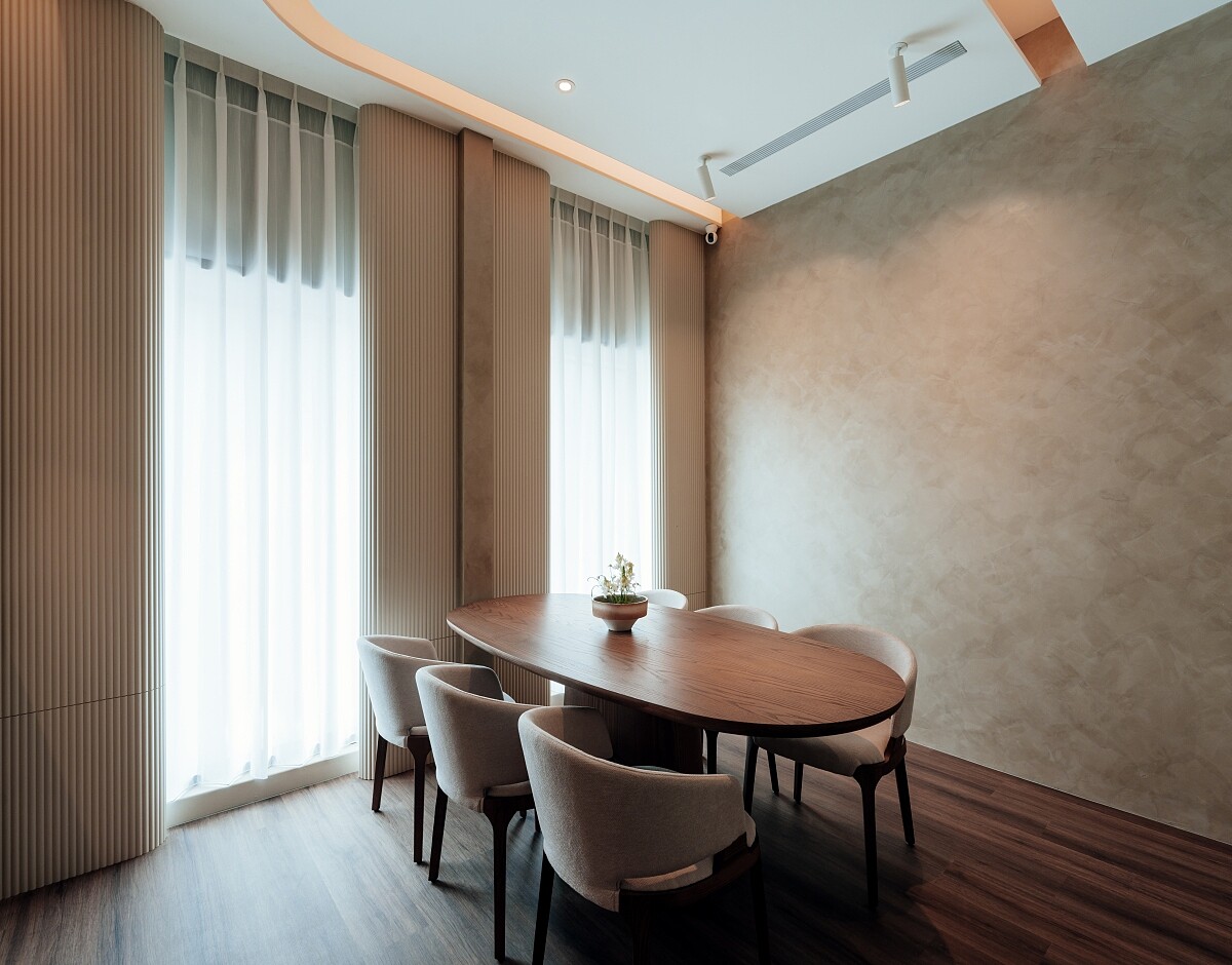 包廂空間可容納6人。