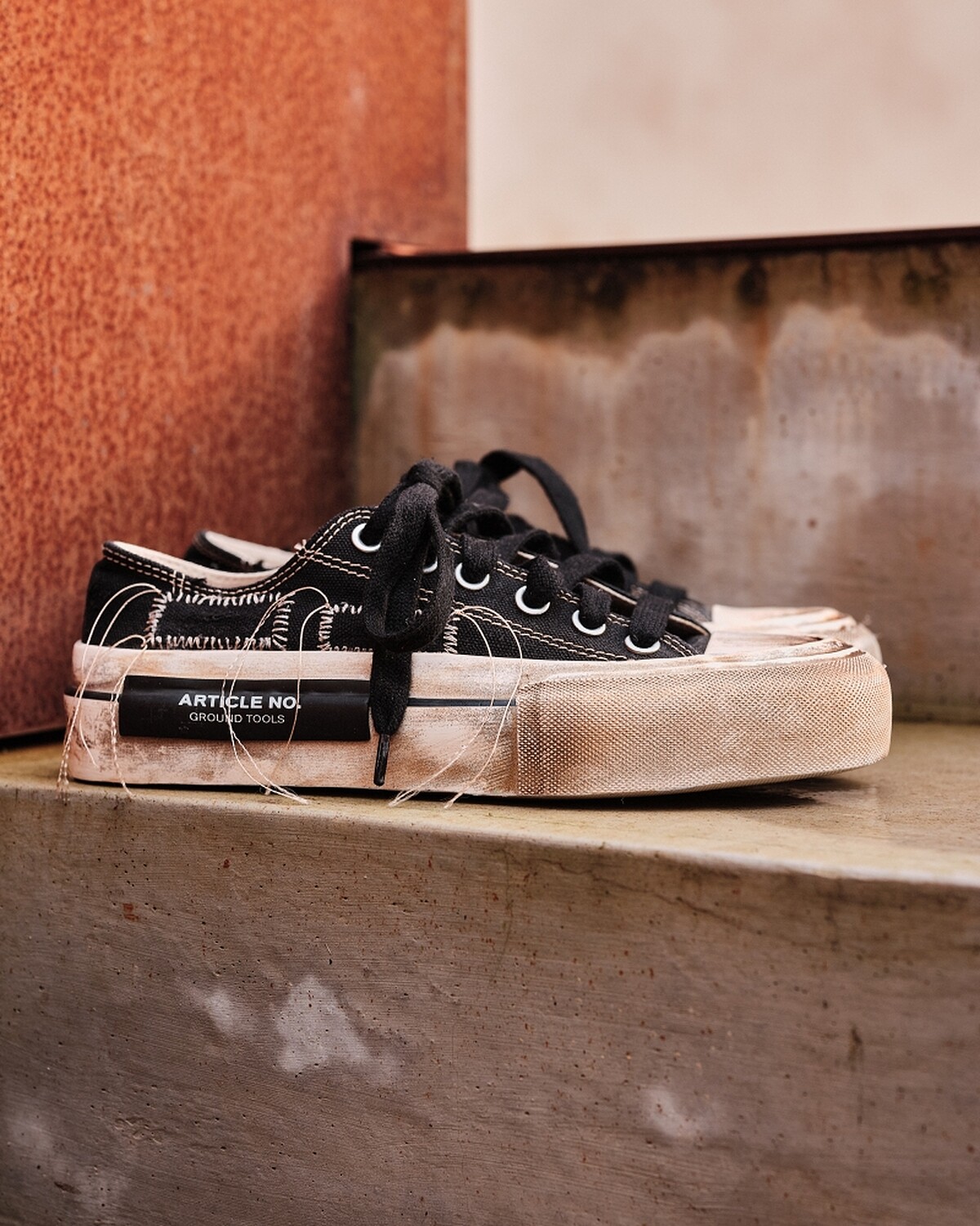 BLACK DIRTY PATCHWORK LO-CUT VULCANIZED 黑色鞋款 NT.8,680