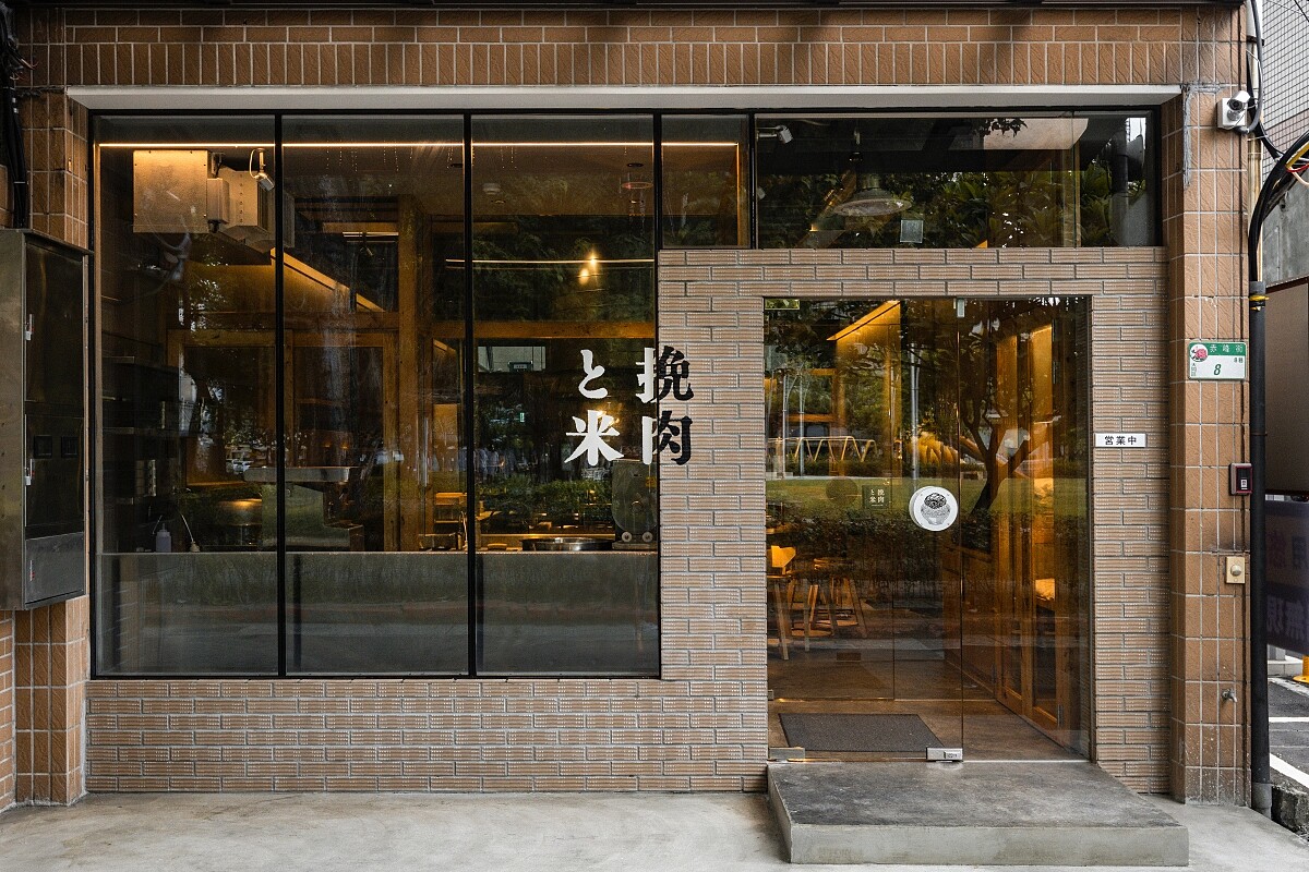 台灣店位於捷運中山站商圈。