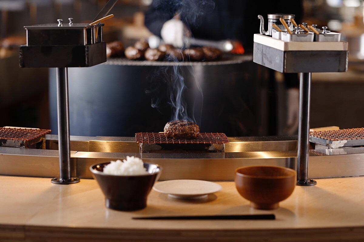 餐廳僅供應「挽肉と米套餐」。