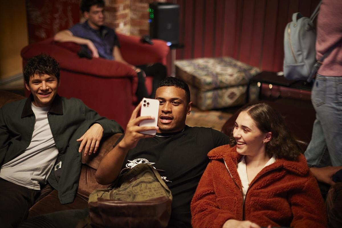 《鬼手鬼手 請開口》一群不怕死的年輕人為了派對遊戲尋找新鮮樂子