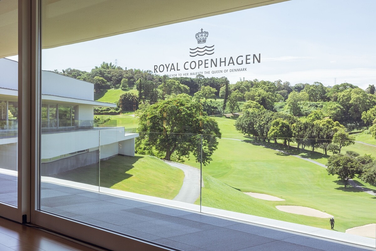 由葡萄牙建築大師阿爾瓦羅・西薩（&Aacute;lvaro Siza）和其長年合作夥伴卡洛斯・卡斯達內拉（Carlos Castanheira）重新擘畫設計。