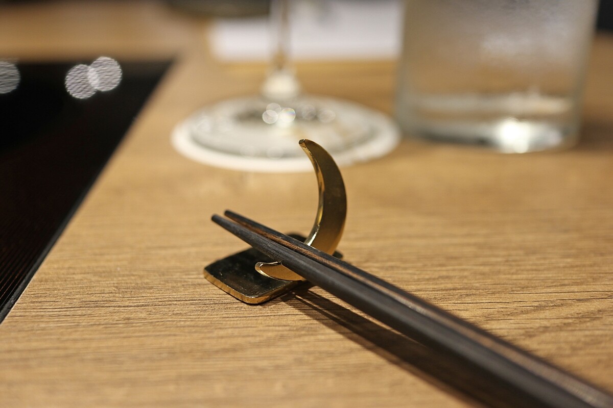 筷架也以月亮造型呈現。