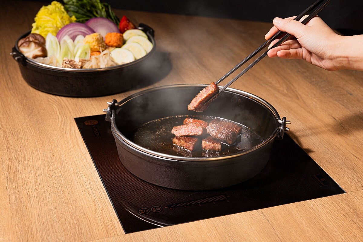 以關東手法烹煮的「金月壽喜燒」套餐。