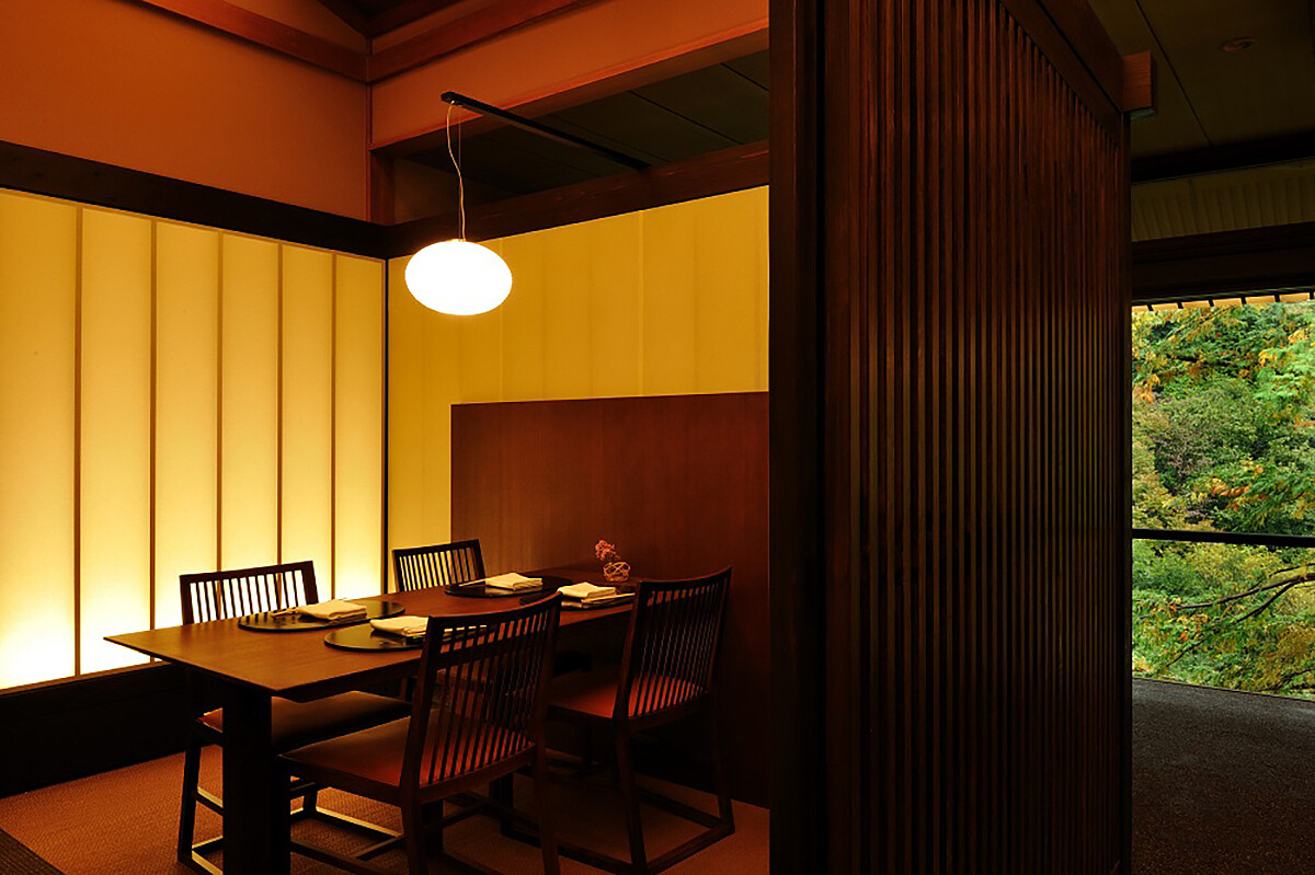 餐廳擁有絕佳的隱密性，屬包廂式空間。