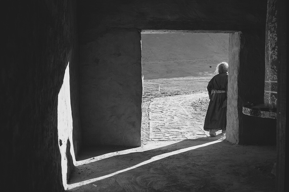 HIMA JOMO香水情境照。