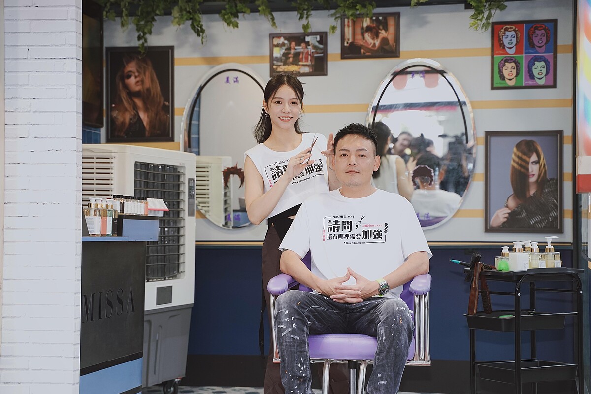 《請問，還有哪裡需要加強》阿芬和阿泰就是非常開心能夠看到原來的理髮廳縮小版出現在西門町，然後許多場景裡面的招牌、證書都是從片場搬過來的，讓他們回憶湧上心頭！