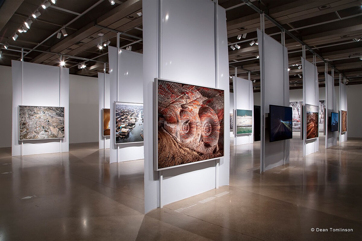 加拿大安大略美術館《人類世》展場一隅 &copy; Dean Tomlinson