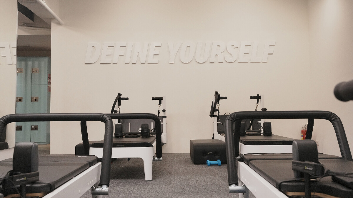 KX Pilates 提供簡約時尚的自在空間，並採用從好萊塢竄起到日韓也開始風行的器械式彼拉提斯訓練方式，幫助學員擁有正確且高效的訓練方式