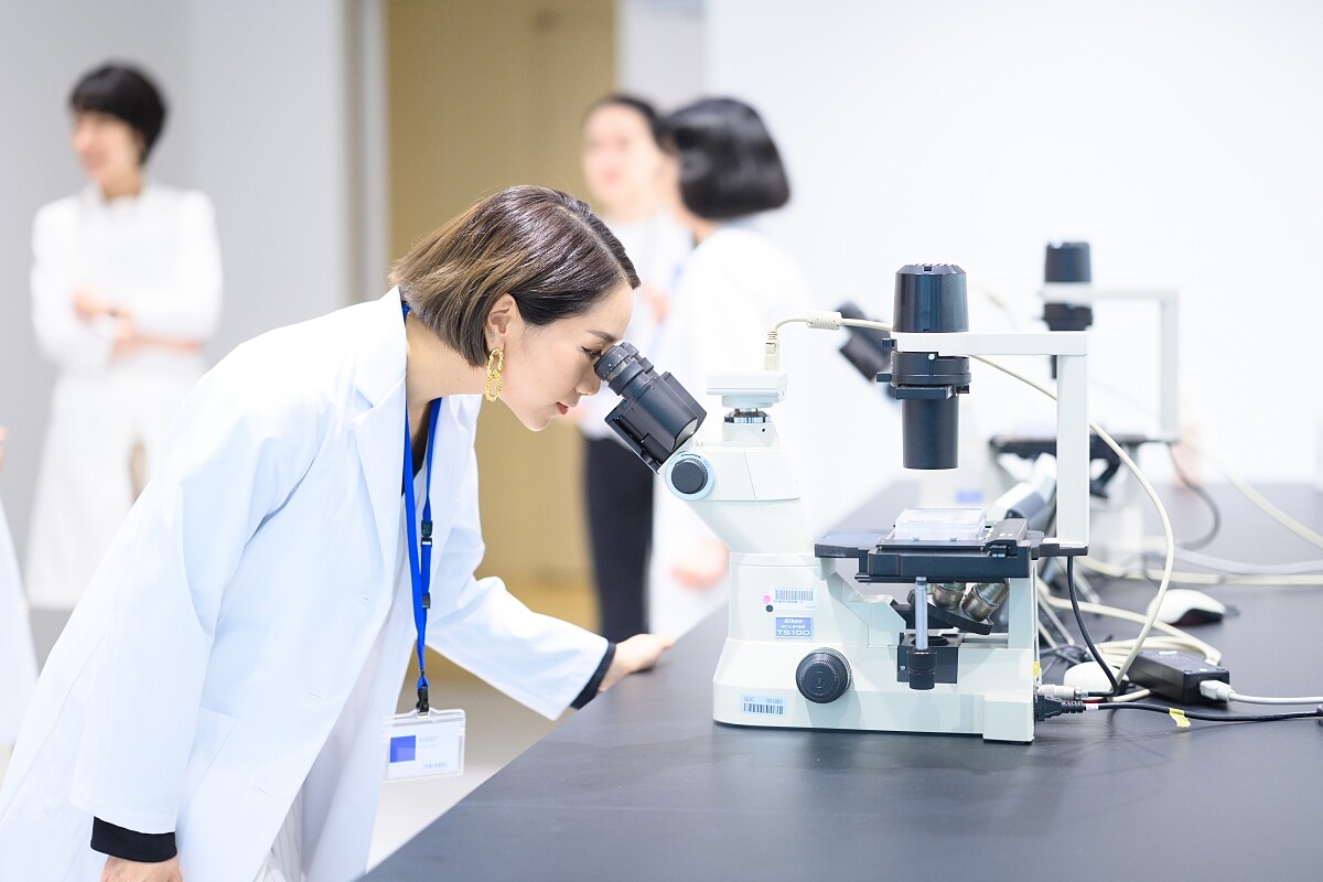 肌膚之鑰全球創新中心實驗室參訪