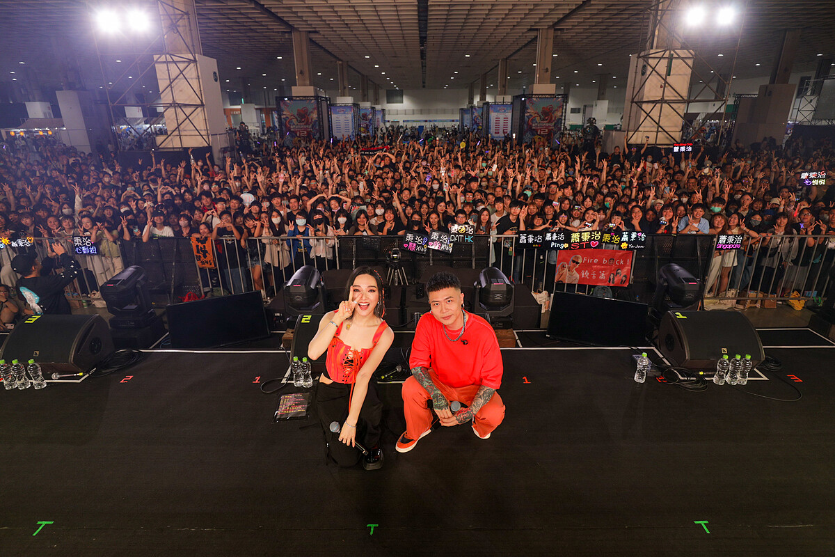 蕭秉治神秘嘉賓閻奕格首唱新曲.