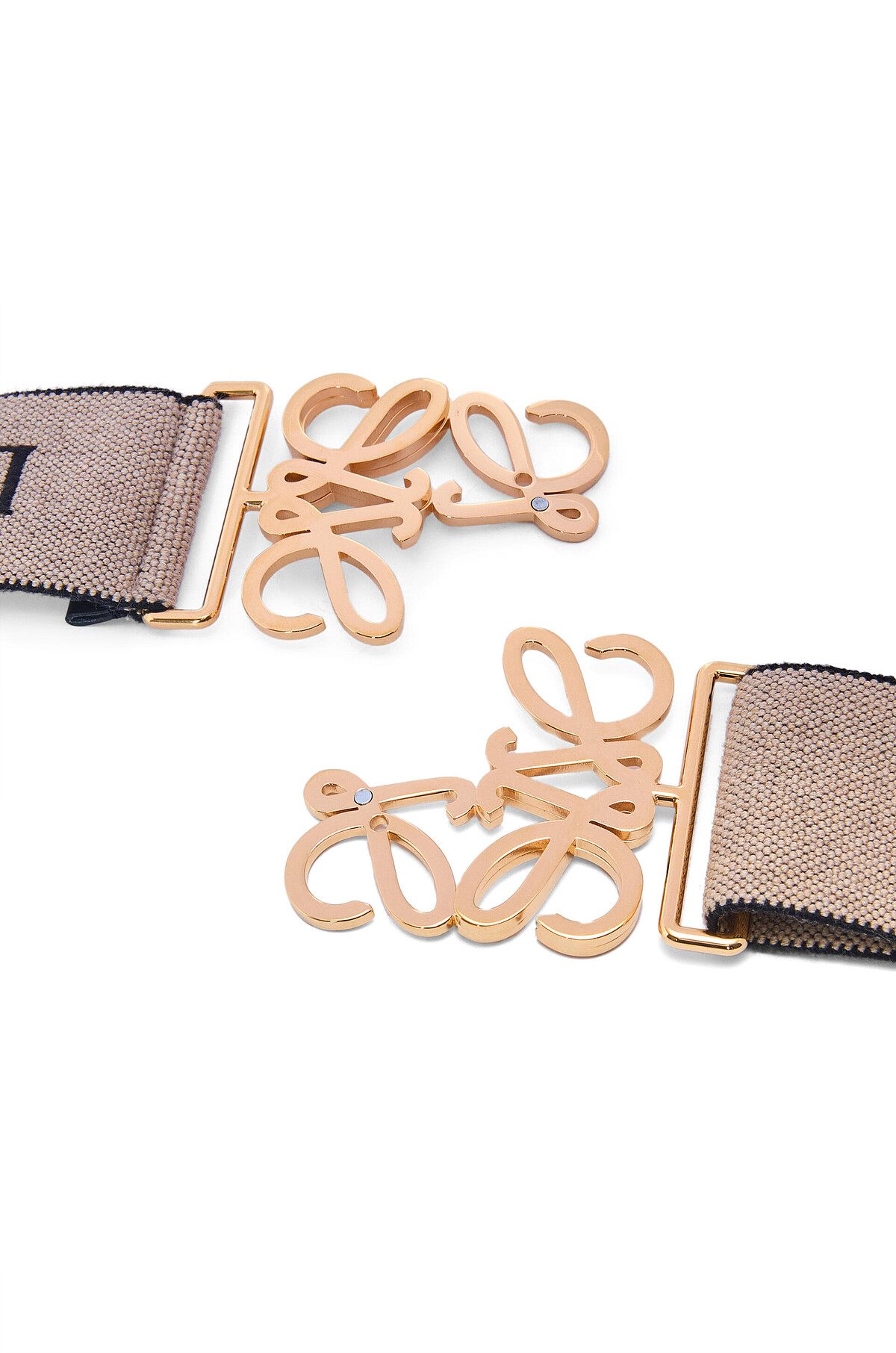 LOEWE Anagram 彈性皮帶 約NT$15,862。