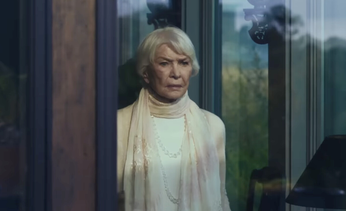 艾倫鮑絲汀 飾演 克莉絲麥尼爾