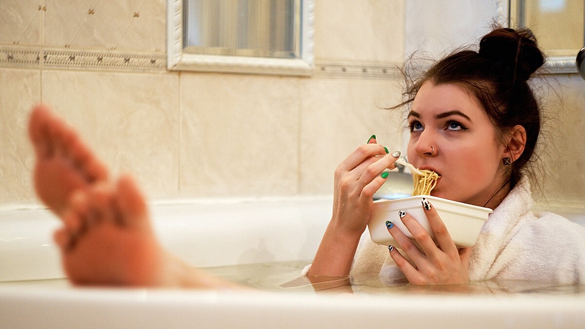 熬夜吃泡麵、鹽酥雞更傷身~不只傷肝、腎、更可能致癌！醫師大推4種保肝飲食 熬夜吃也無負擔