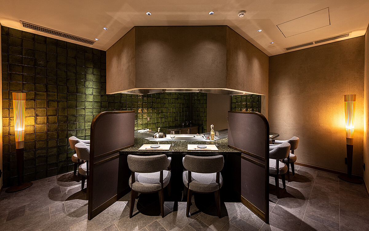 「山之 笑」劇場式鐵板燒座位。