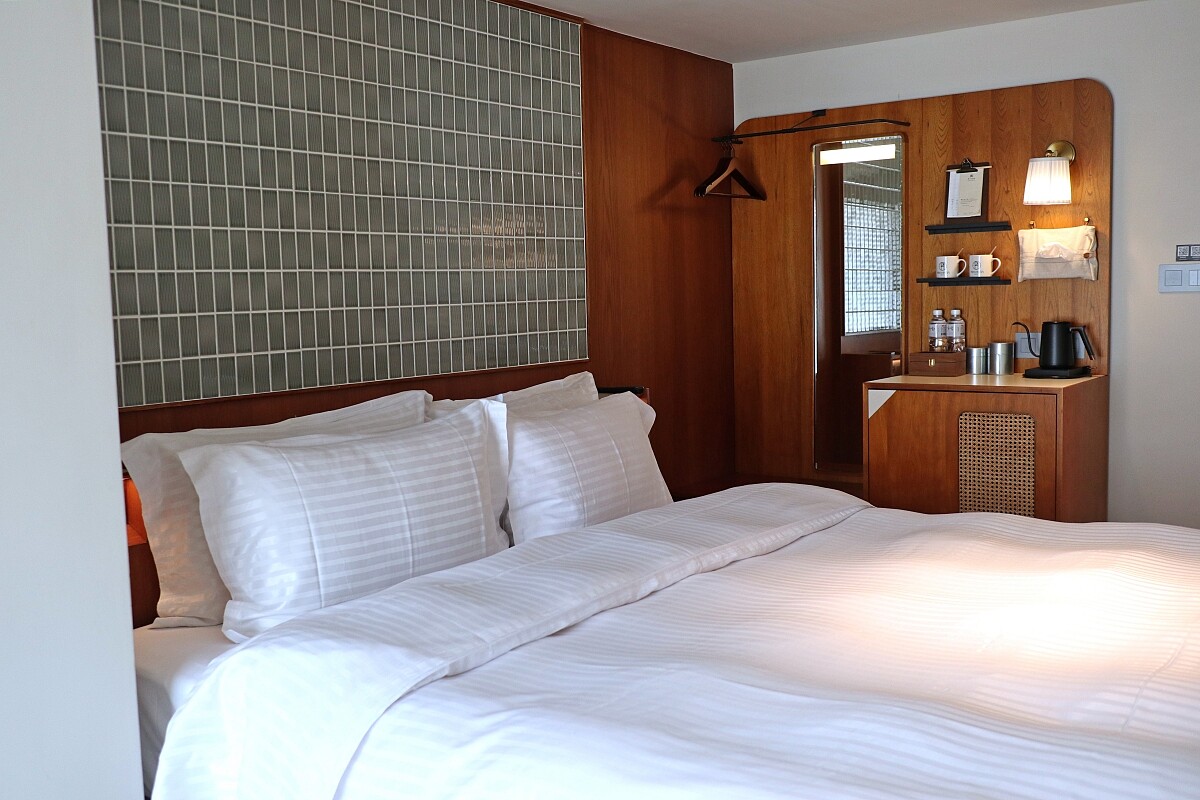 將 Mini Bar 和開放式掛衣間、穿衣鏡巧妙的合而為一。