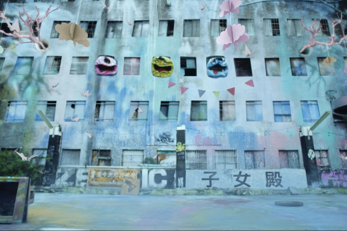 《地獄里長》地獄第四殿「子女殿」以一處廢墟大樓作為地獄場景