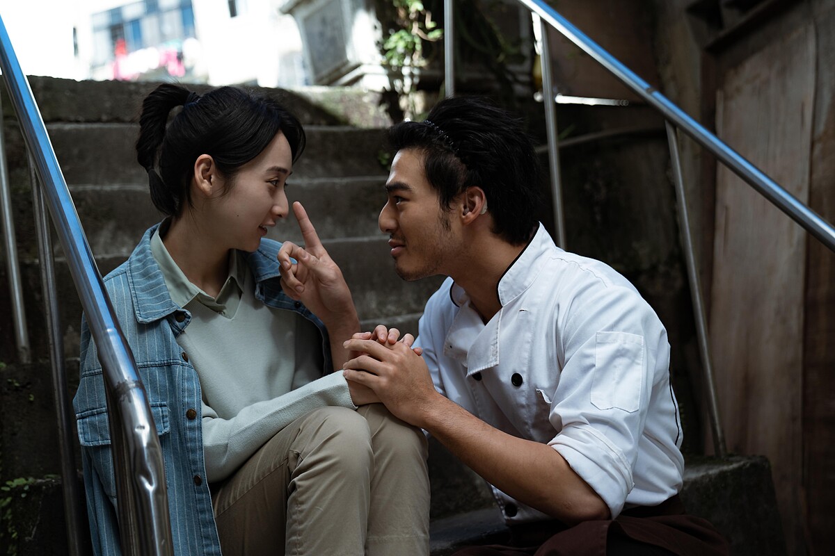 《地獄里長》李沐（左）劇中全心全意支持陳昊森的事業