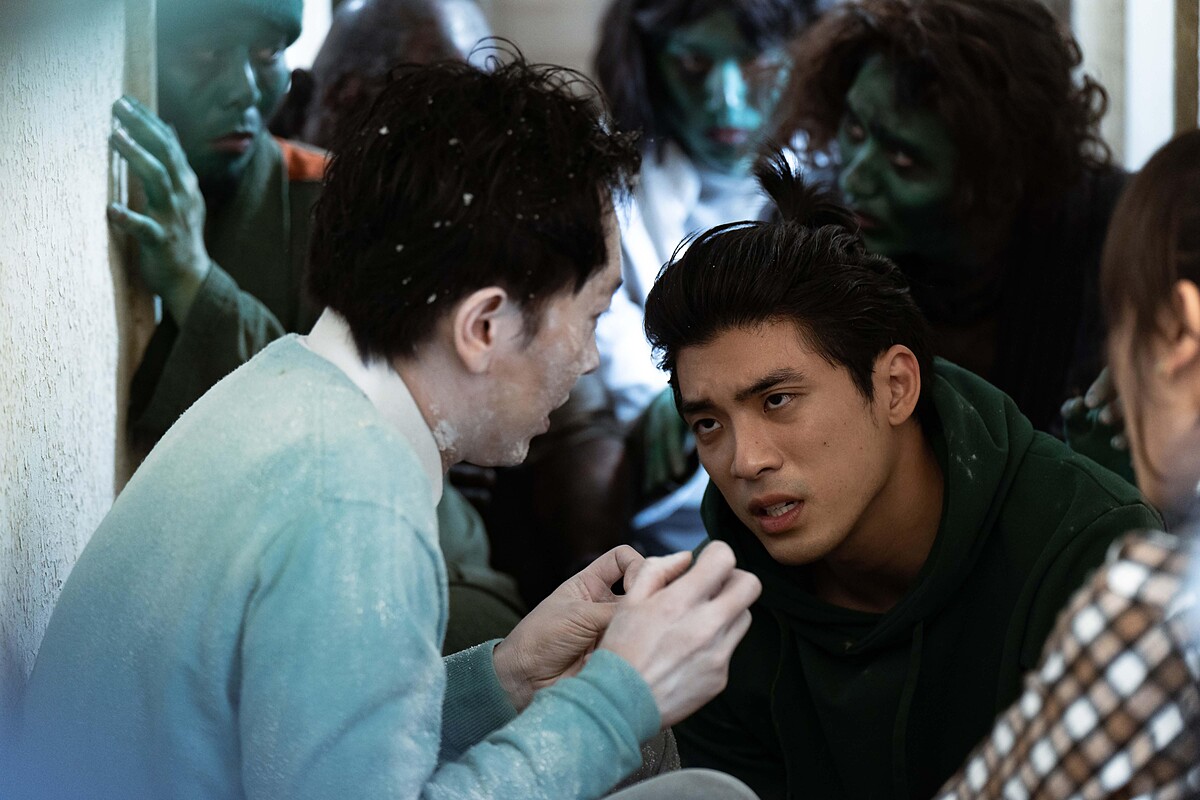 《地獄里長》林哲熹（右）與飾演「冷凍鬼」的施名帥有精彩搞笑的對手戲