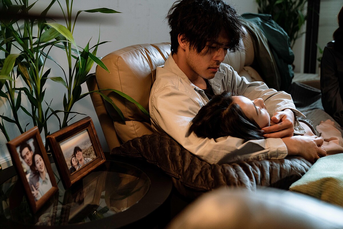 《地獄里長》陳昊森（左）劇中深愛老婆李沐，小倆口將面臨生離死別的抉擇