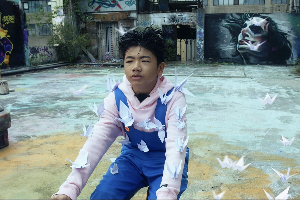 《地獄里長》曾郁恒曾演出《花甲》電影版的小花甲，客串演出地獄「子女殿」殿主