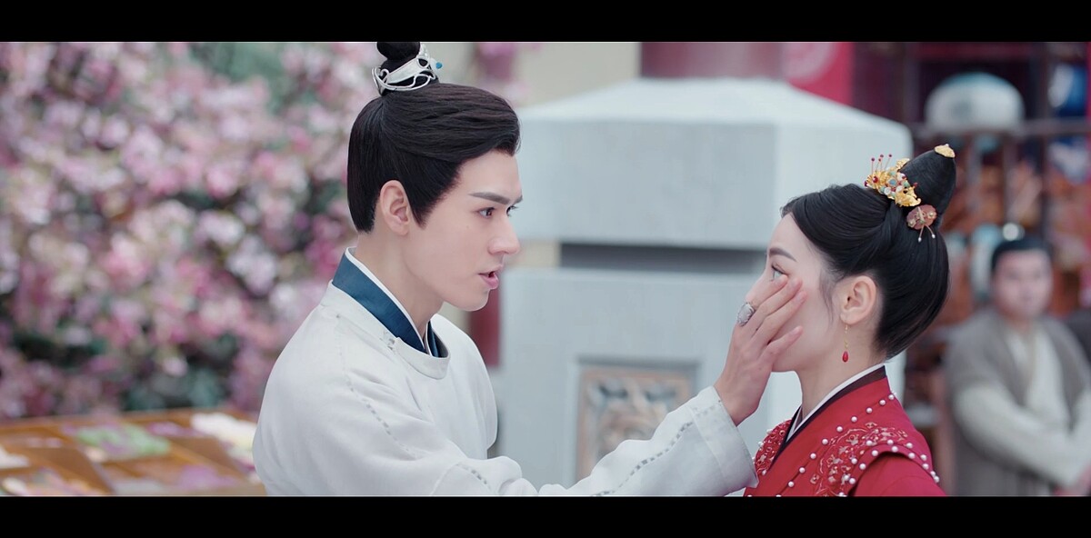 《安樂傳》迪麗熱巴出招「掌心吻」求愛龔俊。