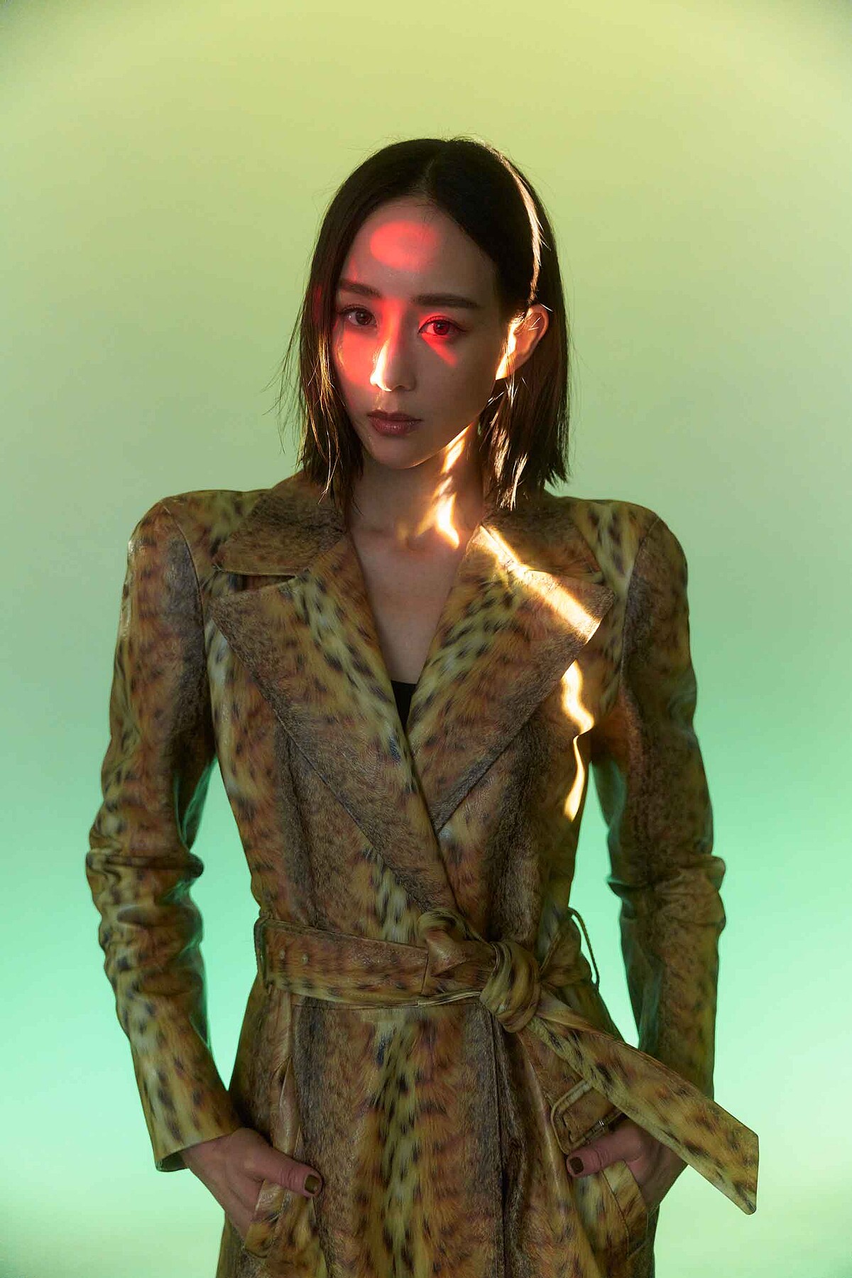 動物紋皮革大衣,Balenciaga。