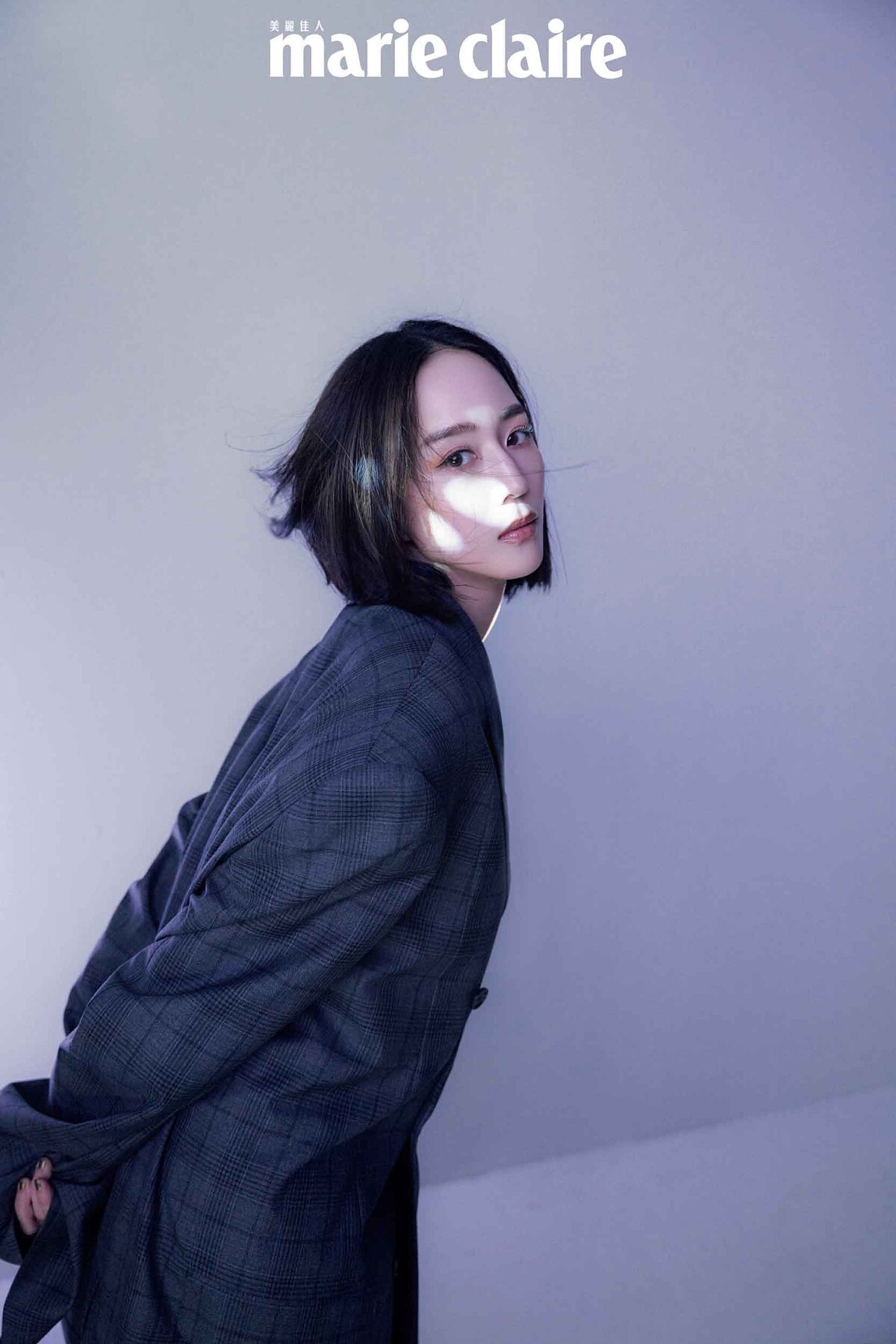 灰色格紋西裝外套,Balenciaga。