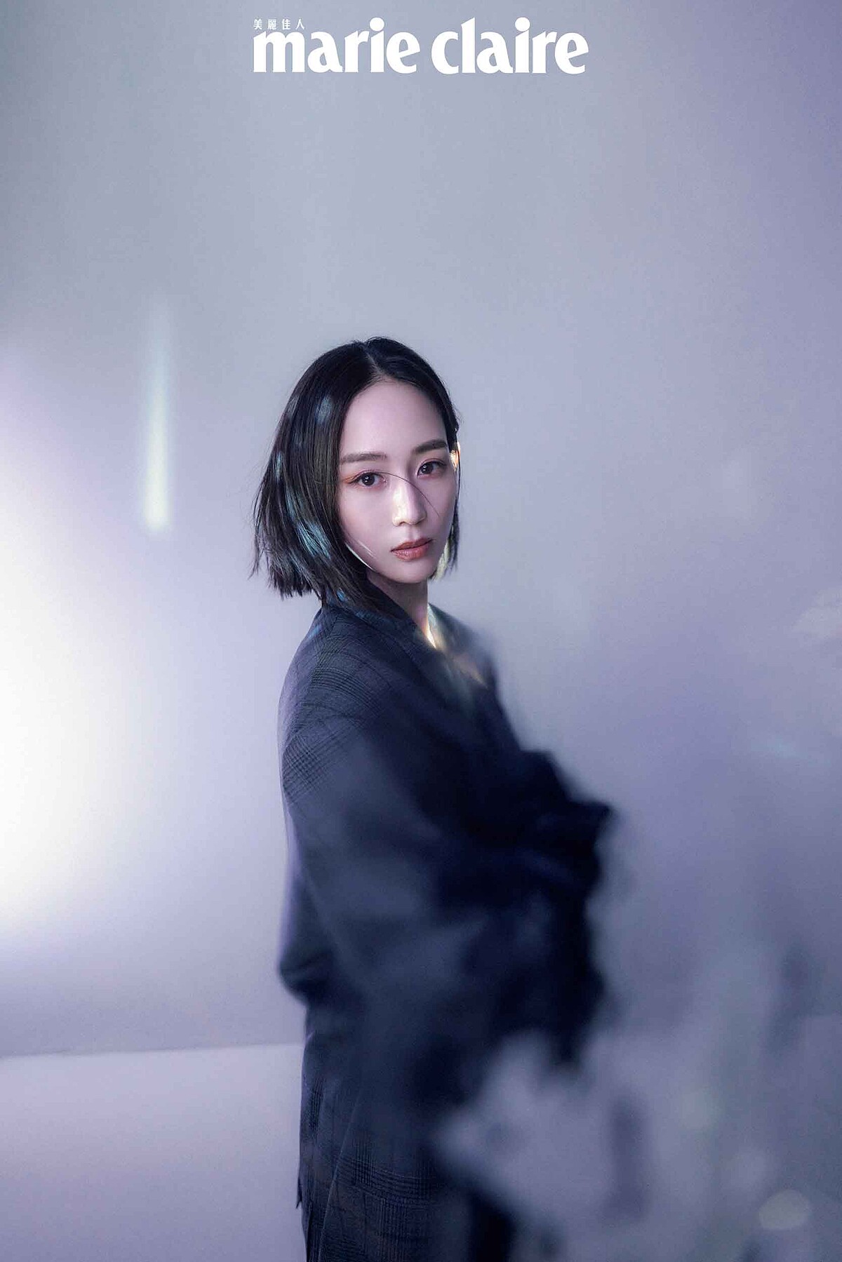 灰色格紋西裝外套,Balenciaga。