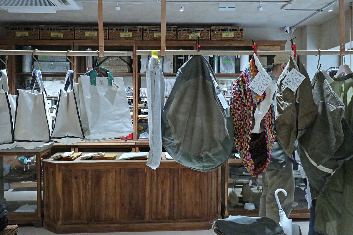 店面展示全系列商品。