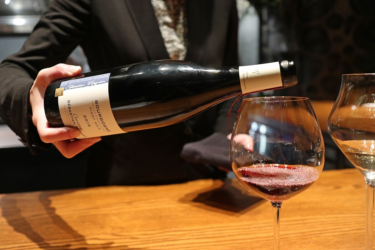 將有專業侍酒師為 AKIN 規劃的酒單兼具深度與廣度。