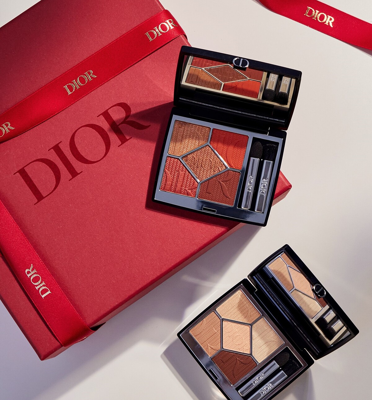 迪奧經典五色眼影 秋妝限量版 #683 Rouge Saga深秋楓紅、#523 Beige Couture經典裸棕，NT$2,850。