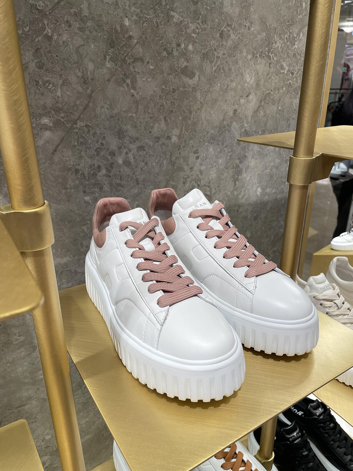 H-STRIPES系列，NT$19,500。