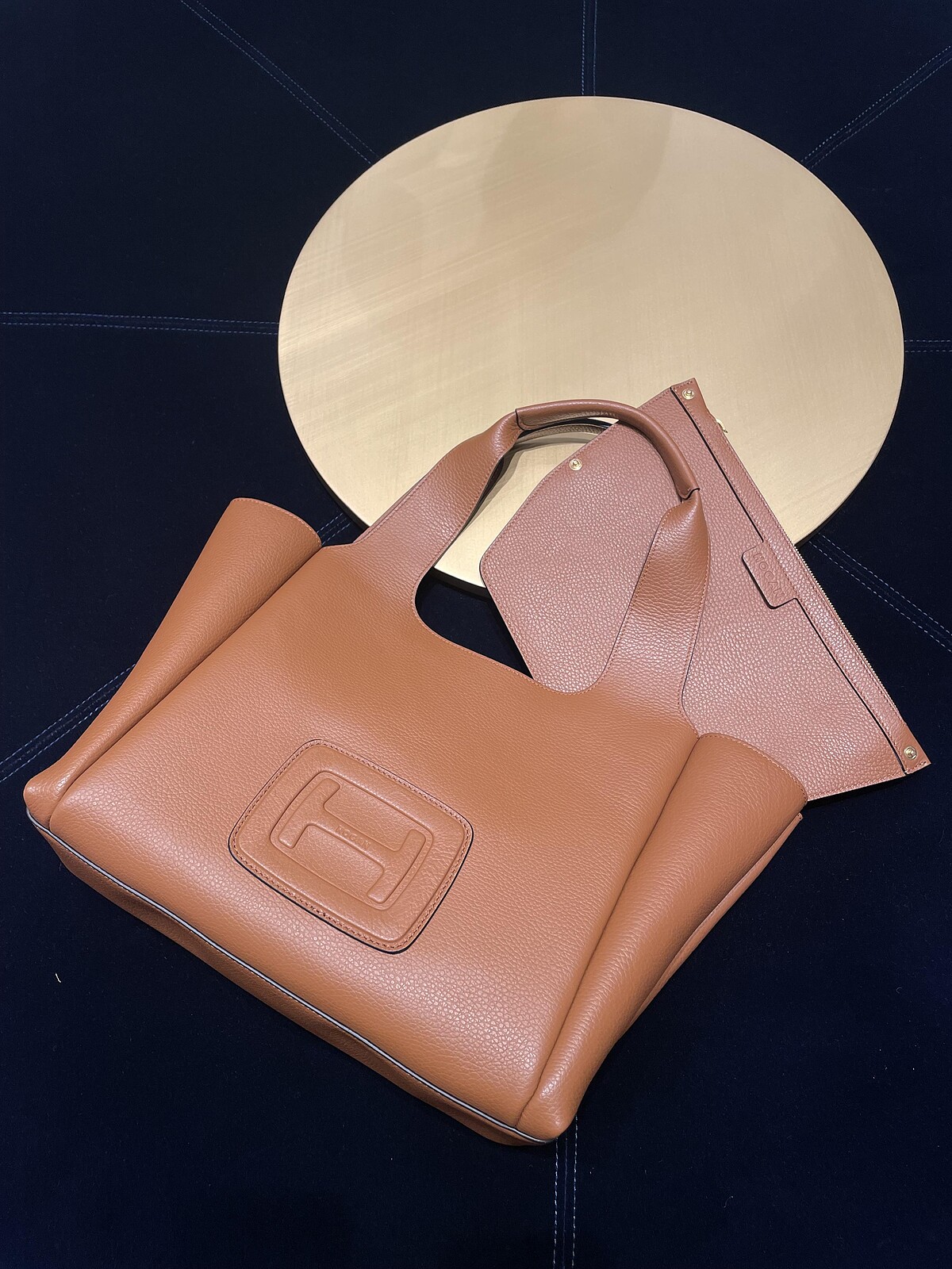 H Bag托特包，價格店洽。