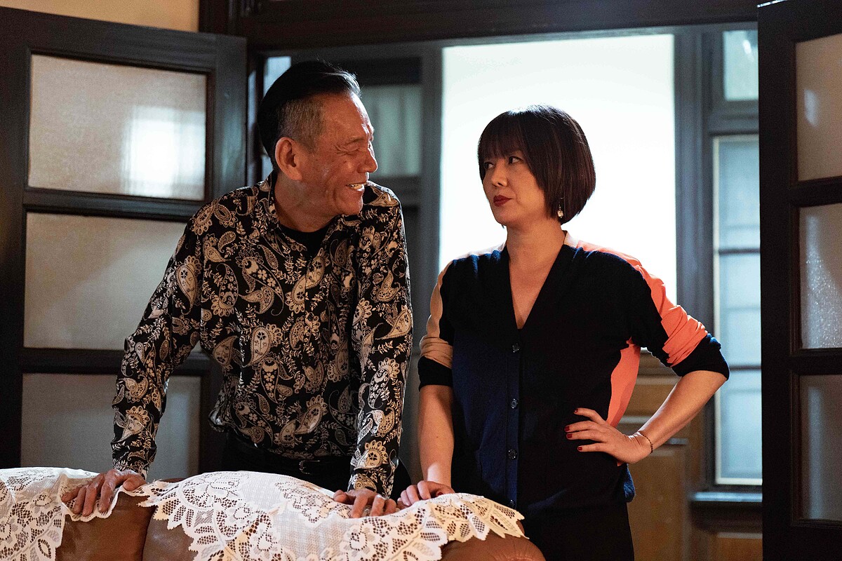 《地獄里長》已故演員龍劭華（左）與苗可麗再度合作，演出「議長夫婦」