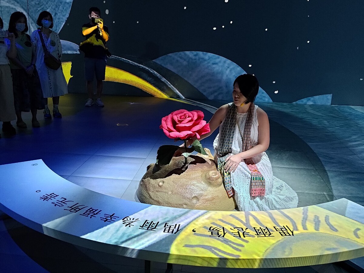 《Steven Choi 沉浸式光影繪本特展：從嘆息星河到小王子十周年紀念之旅》開展記者會_策展人張為雲化身美麗說書人，引領貴賓透過不同的故事情節進行星球旅程