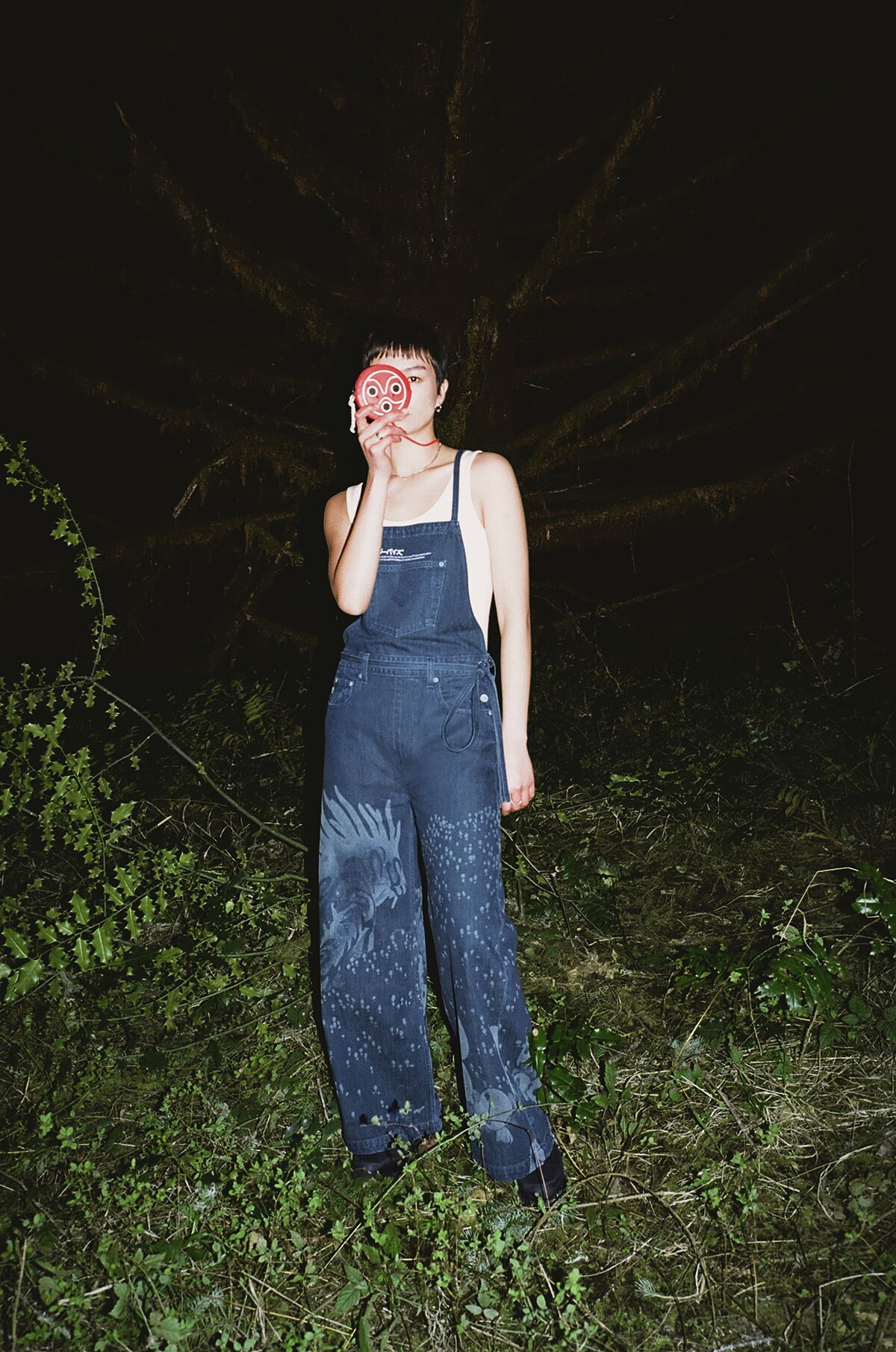 Levi's® X Princess Mononoke Kodama丹寧吊帶連身褲 NT$5,900。