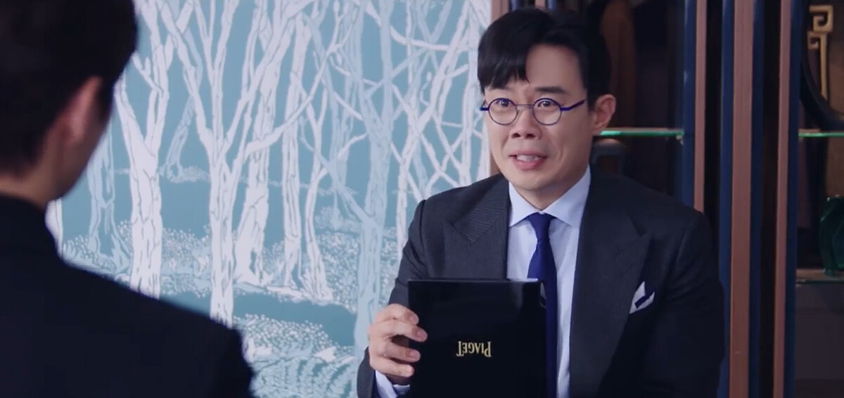 盧科長總是說著如果本部長沒有他該怎麼辦，是個忠心護主的屬下