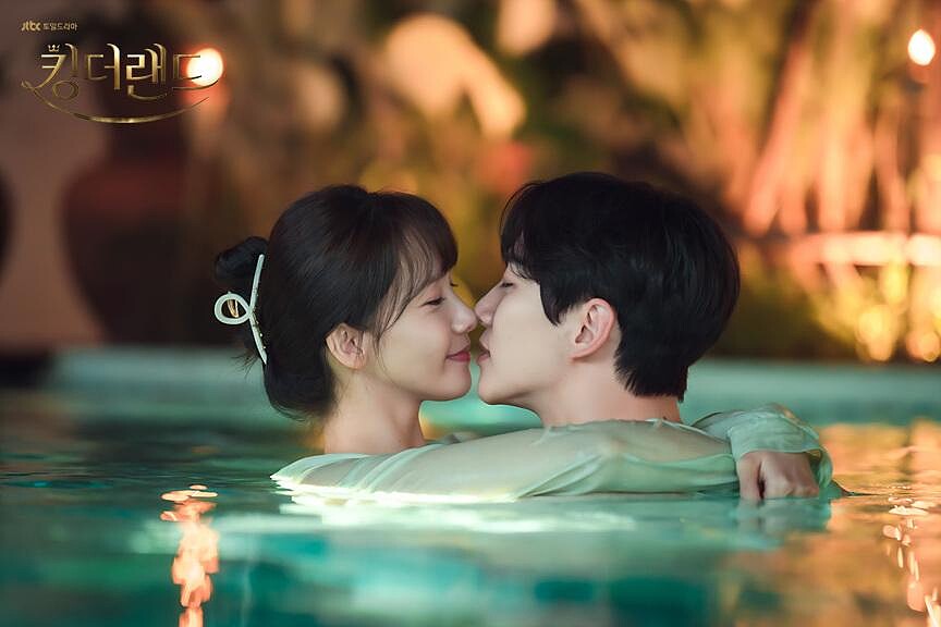 在泰國度假Villa池畔吻