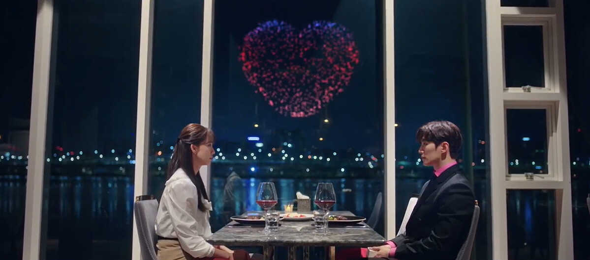 本部長帶嗣朗回到第一次被誤認為情侶的餐廳求婚，窗外無人機升空拼出大顆愛心，但嗣朗說要創業，本部長暫停求婚，為成全嗣朗築夢