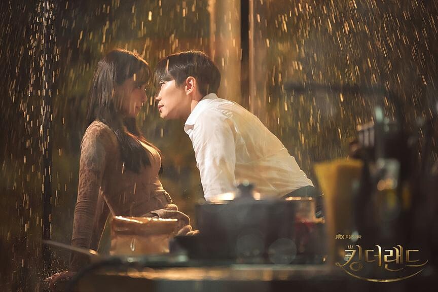 本部長嗣朗初吻，又紳士又勾魂，費洛蒙燃燒的灑水器之吻飆高收視率