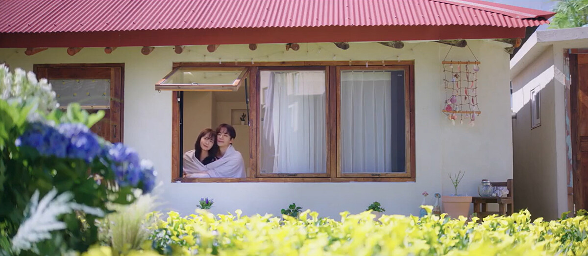 嗣朗理想中的飯店原型，就是和本部長被吹到小島過夜的加坡島民宿