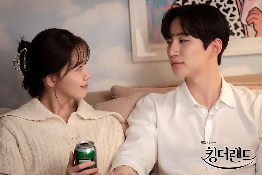 潤娥與李俊昊兩人把「眼裡滿滿都是你」演得分不清是戲了