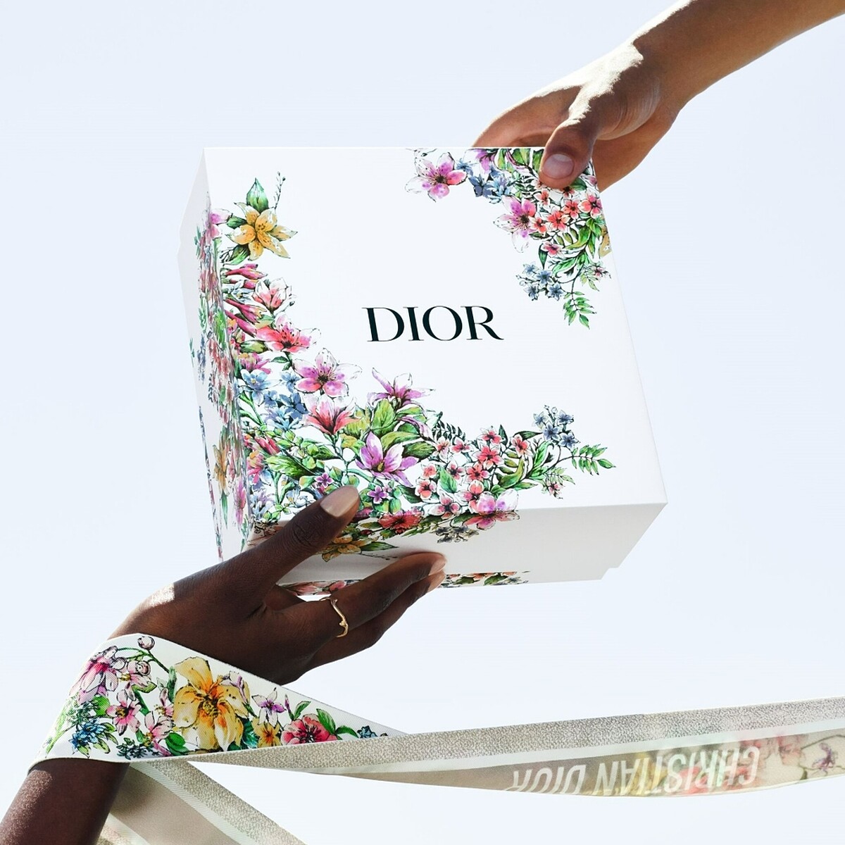 2023七夕迪奧專櫃限定愛戀花語限量包裝服務。