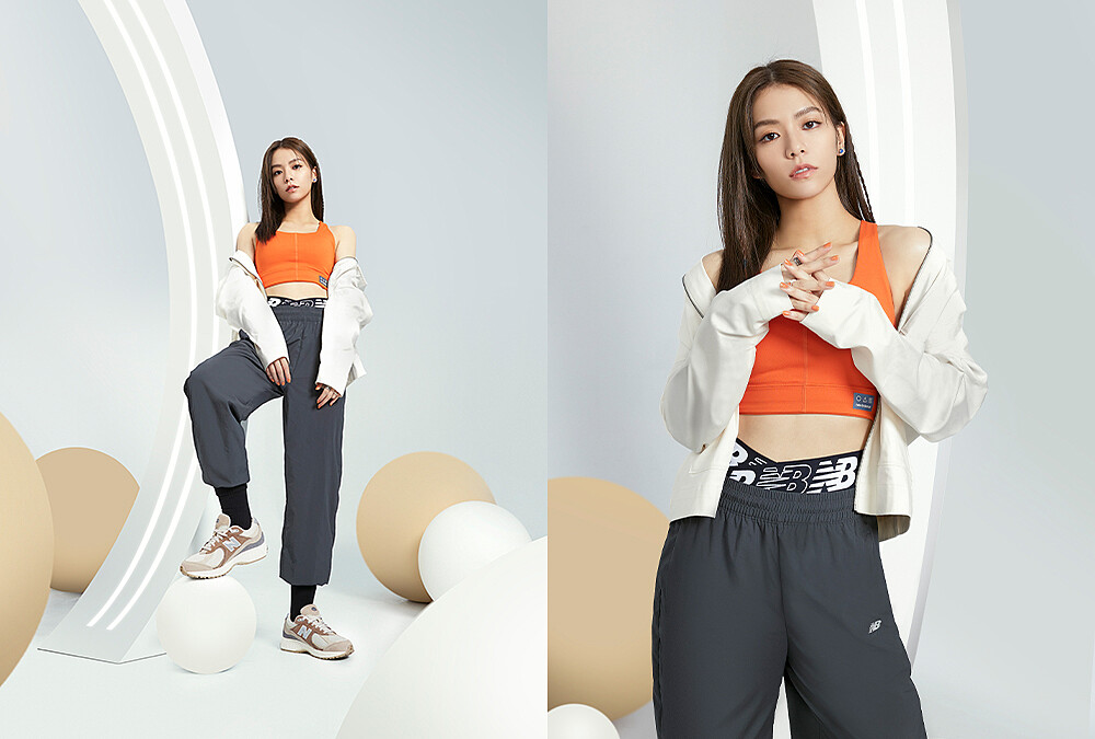 醒目的橘色運動背心，搭配出清涼的寬鬆比例，短版的外套、寬鬆的褲型，以及2002R深藏的搭配實力，直接就是一套出門不會輸的完美造型！(M2002RSI $4,680)